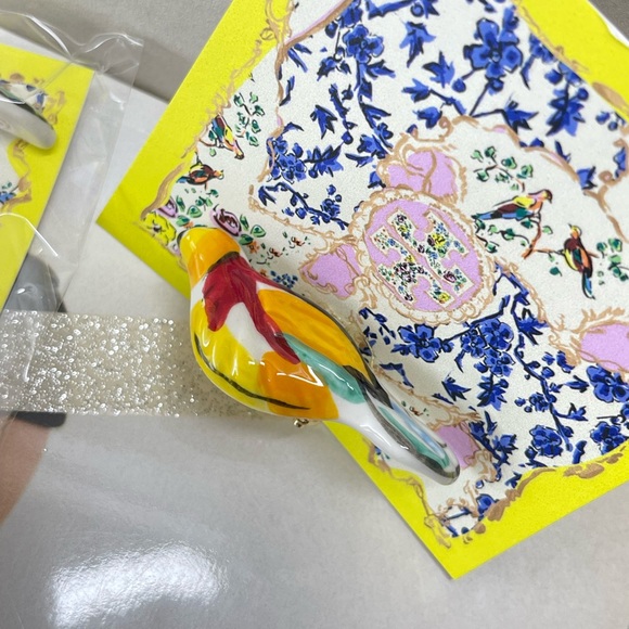 (new+tag) Tory Burch RARE bird brooch pin, porcelain painted + gold hard… - Picture 5 of 9